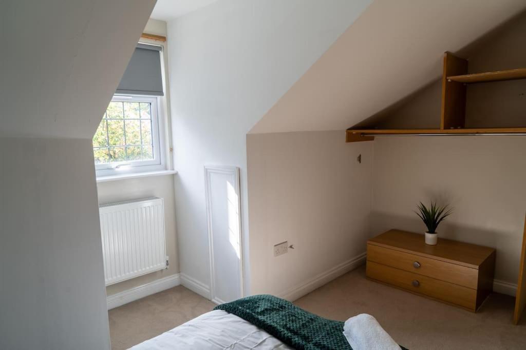 Spacious 15 Guest Home With 9 Beds In Shirley 索利赫尔 外观 照片