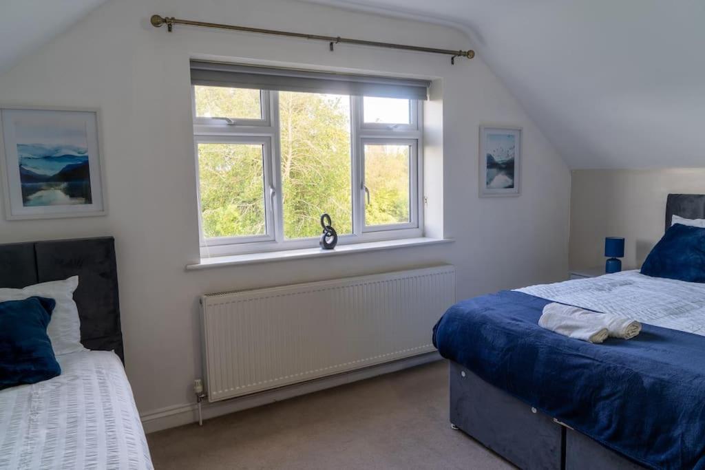 Spacious 15 Guest Home With 9 Beds In Shirley 索利赫尔 外观 照片