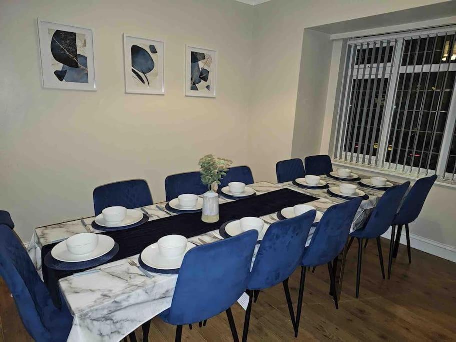 Spacious 15 Guest Home With 9 Beds In Shirley 索利赫尔 外观 照片