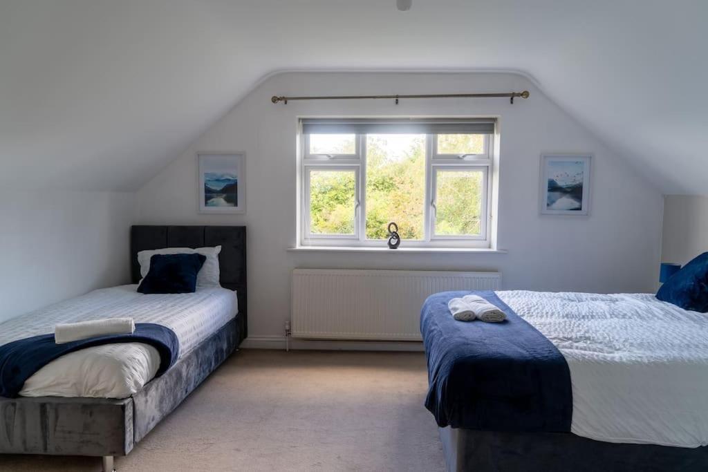 Spacious 15 Guest Home With 9 Beds In Shirley 索利赫尔 外观 照片