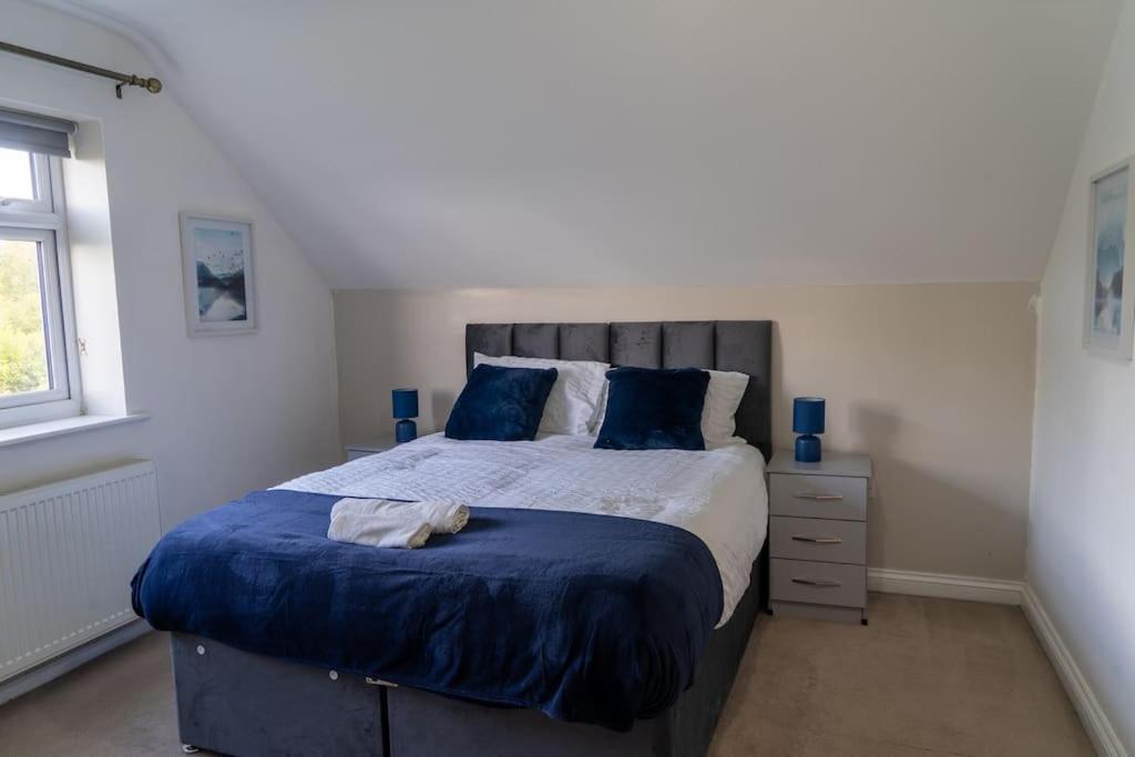 Spacious 15 Guest Home With 9 Beds In Shirley 索利赫尔 外观 照片