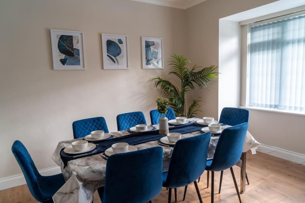 Spacious 15 Guest Home With 9 Beds In Shirley 索利赫尔 外观 照片