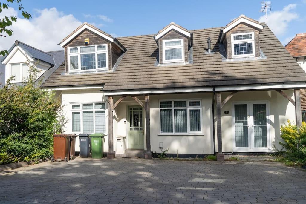 Spacious 15 Guest Home With 9 Beds In Shirley 索利赫尔 外观 照片